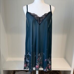 Torrid Outlander Green Floral Chemise, Size 1 (XL)
